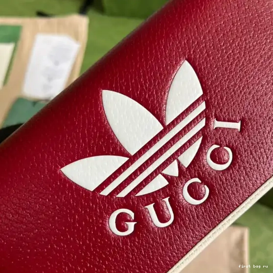 First bag ru chain x with Gucci Adidas wallet 0519